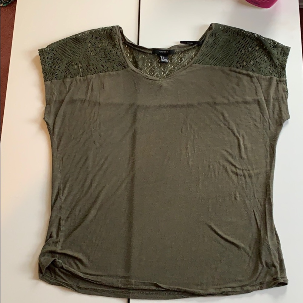 Forever 21 green T-shirt size L